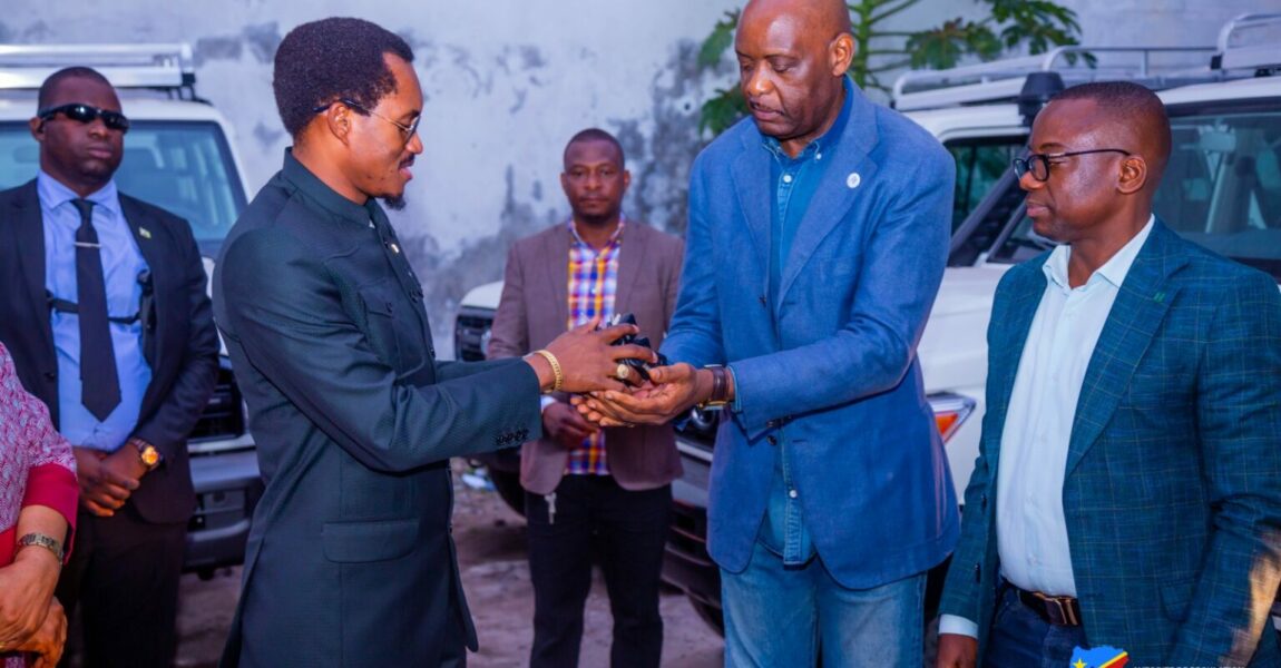 RDC : Miguel Kashal remet un deuxième lot des véhicules aux OPJ de l’ARSP